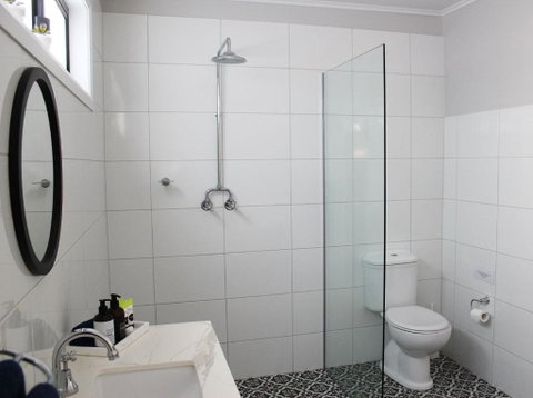 Outback Cellar & Country Cottage - Accommodation NSW 3