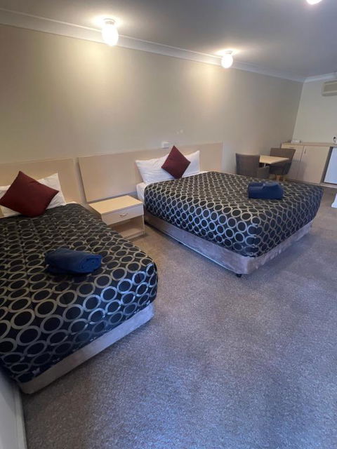 OVERLANDER MOTOR LODGE - Accommodation NSW 2