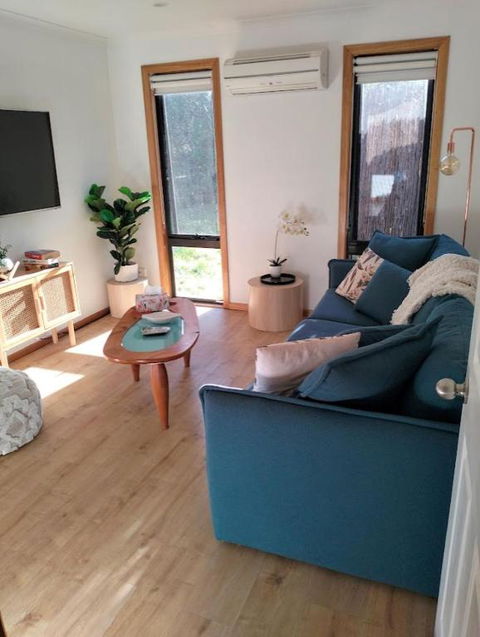 Peaceful Pet Friendly 1 Bedroom Cottage On 1 Acre - Accommodation NSW 2