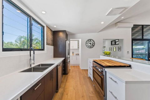 PACIFIC Stunning Coastal Home The Perfect Family Getaway - Accommodation NSW 2