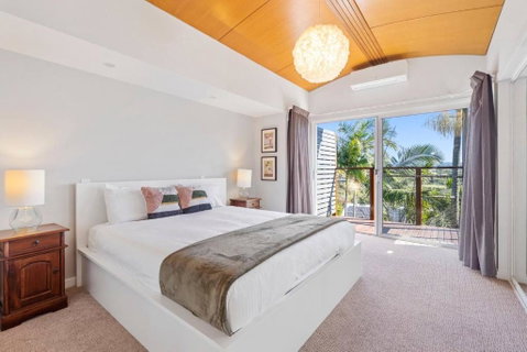 Paradise Palms - Resort Retreat With Panoramic Views - Accommodation NSW 1
