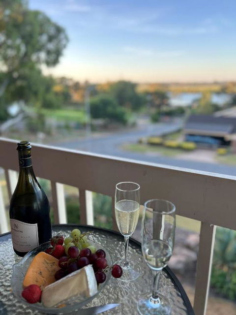 Pelican Retreat - Corporate / Tradie / Family - Accommodation NSW 3