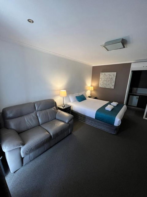 Pevensey Motor Lodge - Accommodation NSW 3