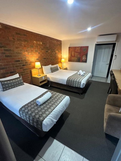 Pevensey Motor Lodge - Accommodation NSW 1