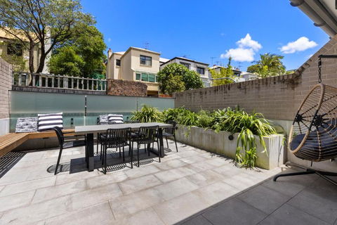 Perfect Vacation Home W Terrace & Private Garage - Accommodation NSW 1