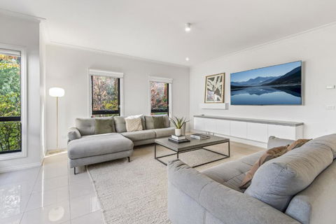 Perfectly Located 4-Bed House In Kensington - Accommodation NSW 0