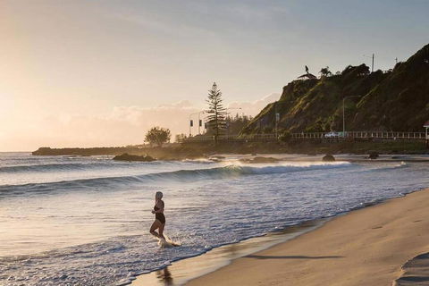 PET FRIENDLY & Super Central Retro Beach Pad! - Accommodation NSW 3