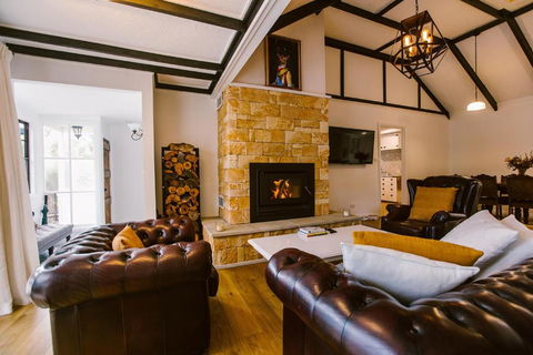 Pet-Friendly Highlands Home With Fireplace - Accommodation NSW 0