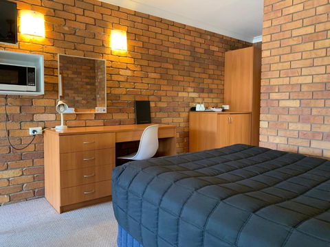 Peter Allen Motor Inn - Accommodation NSW 0