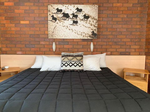Peter Allen Motor Inn - Accommodation NSW 2