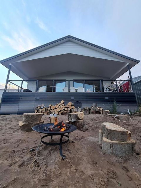 PIECE OF PARADISE, Huge 4 Bedroom Haven - Accommodation NSW 1