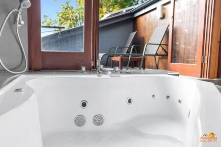 Pole Home In Paradise @ Kuranda - Accommodation NSW 3