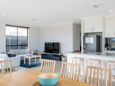 Putters Paradise 25-30 Troon Drive - Accommodation NSW 2