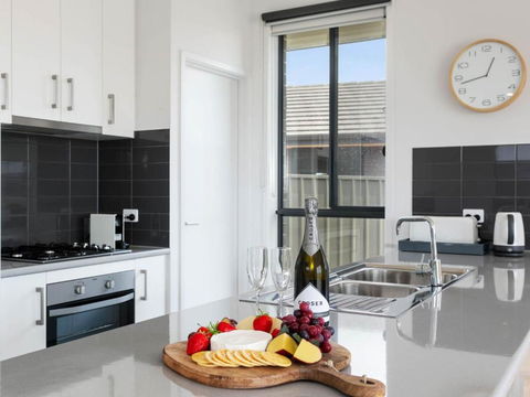 Putters Paradise 25-30 Troon Drive - Accommodation NSW 3