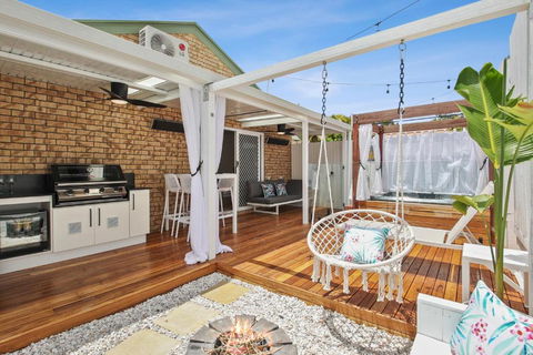 Private Outdoor Spa, Fire Pit - THE RETREAT COOLUM BEACH - Accommodation NSW 2
