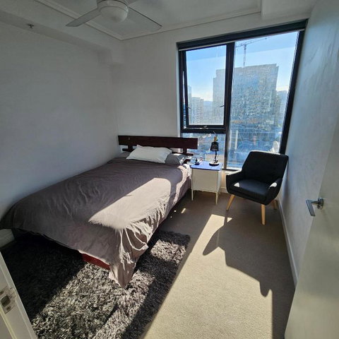 Private Bedroom & Bathroom In Shared Inner Brisbane Apartment - Accommodation NSW 2