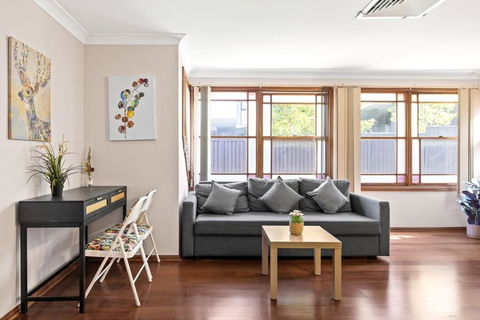 Quadruple Room W Ensuite In Gordon Near Train & Bus - Accommodation NSW 2