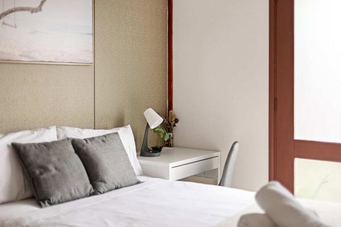 Quaint Double Room - Private Spot At Milperra - Shared Bathroom - Accommodation NSW 1