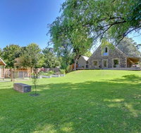 Quigtoo Cottage - Beautiful 4BR Stone Cottage l WiFi l Bath l Garden - Accommodation NSW