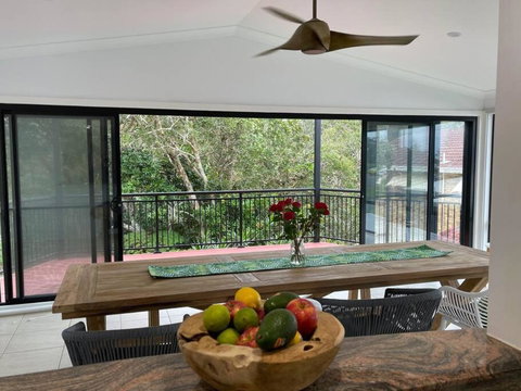Rainbow Beachhouse - Deluxe, Pristine Location - Accommodation NSW 2