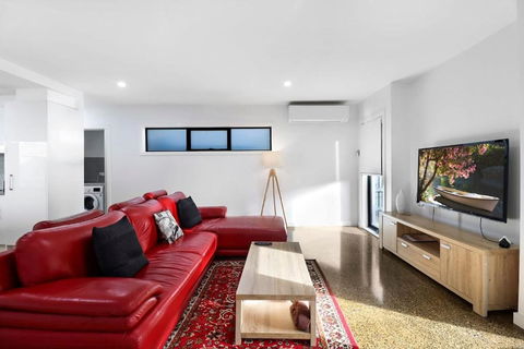 Raven West House I Corporate Or Holiday - Accommodation NSW 1
