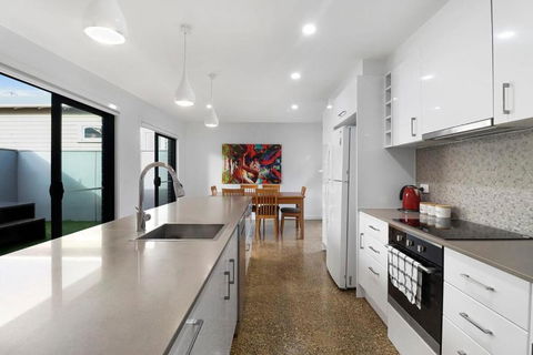 Raven West House I Corporate Or Holiday - Accommodation NSW 3