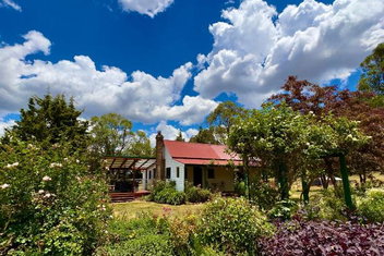 Red Hill Cottage Walcha with Accommodation NSW