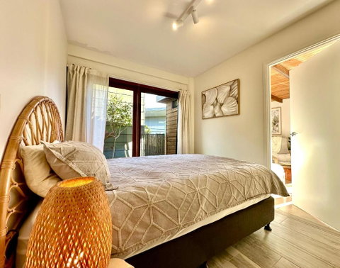 Private Access Retreat 1 Queen Bedroom W Stunning Pool And Ocean Views - Accommodation NSW 2