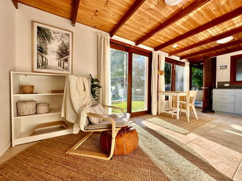 Private Access Retreat 1 Queen Bedroom W Stunning Pool And Ocean Views - Accommodation NSW 0