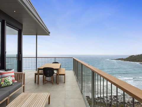 At Wye Eyrie With Arguably The Best Views In Town - Accommodation NSW 2