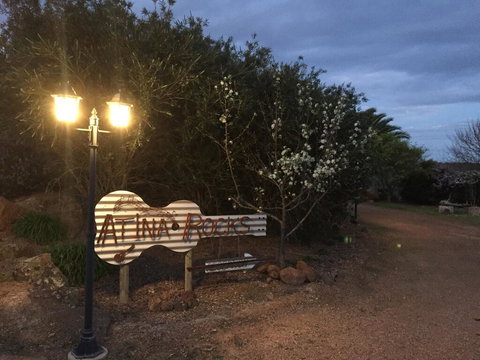 Atina Rocks Country Homestead - Accommodation NSW 2