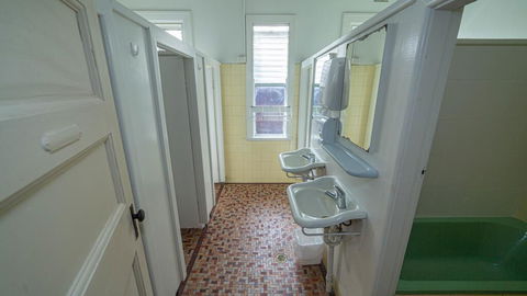 Australian Hotel - Accommodation NSW 0
