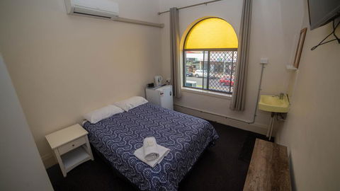 Australian Hotel - Accommodation NSW 2