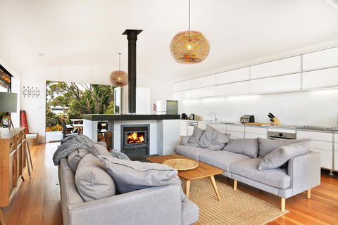 Ayana Beach House - Pet Friendly - Opposite Beach - Accommodation NSW 1