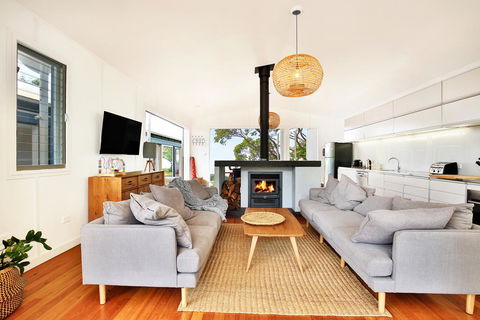 Ayana Beach House - Pet Friendly - Opposite Beach - Accommodation NSW 0