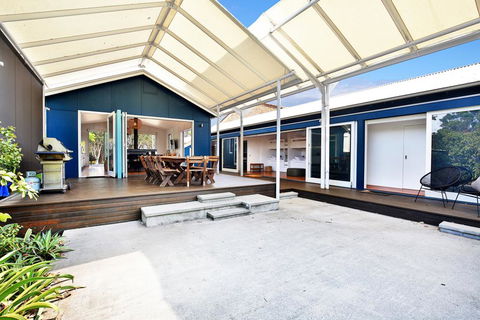 Ayana Beach House - Pet Friendly - Opposite Beach - Accommodation NSW 2