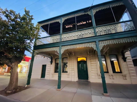 Balcony Level - Heygarth House - Port Of Echuca Townhouse - Accommodation NSW 0