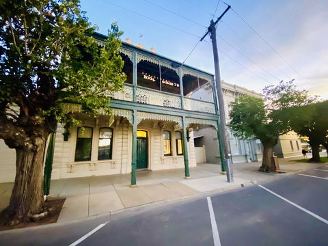 Balcony Level - Heygarth House - Port Of Echuca Townhouse - Accommodation NSW 2