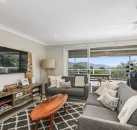 Barefoot Top Floor 32 Skyline Crescent Crescent Head - Accommodation NSW