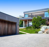 Bay Vista - Amazing Bay Views with the beach at your doorstop - Accommodation NSW