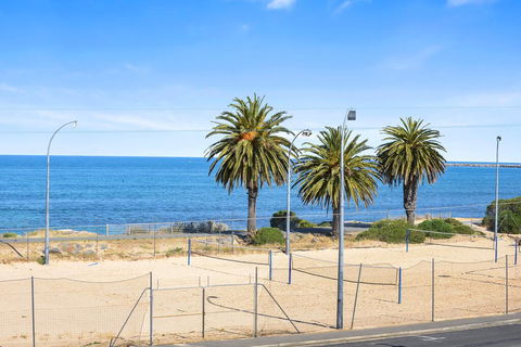 Bayline Beachfront Apartment No 4 - Accommodation NSW 1