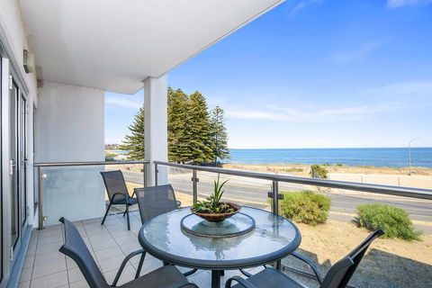 Bayline Beachfront Apartment No 4 - Accommodation NSW 0