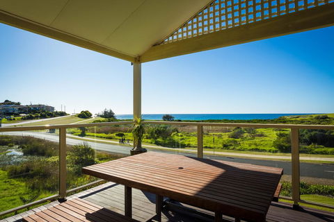 Beach Breakers Apartment - Stunning Views - Accommodation NSW 1