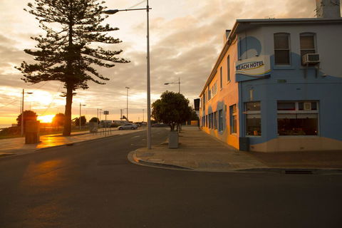 Beach Hotel - Accommodation NSW 0