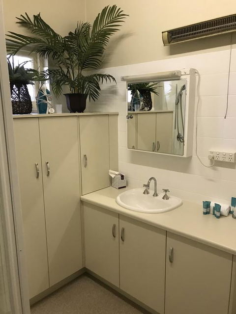 Beach Hotel - Accommodation NSW 2