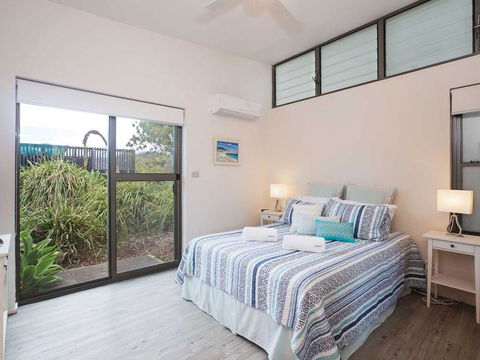 Beach House 7' 26 One Mile Close - Air Conditioned, Wifi, Foxtel, Linen - Accommodation NSW 2