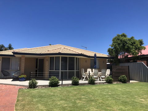 Beach House By The Bay - Accommodation NSW 1