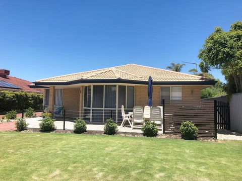 Beach House By The Bay - Accommodation NSW 2