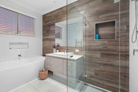 Redcliffe CBD Family Beach House - Accommodation NSW 3