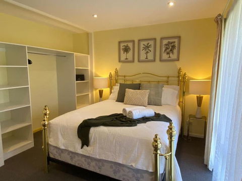 Reel & Relax: 3BR Beach House - Fish, Swim, Surf - Accommodation NSW 2